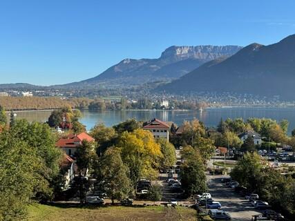 A LOUER ANNECY "MARQUISATS" 3P  AVEC UNE MAGNIFIQUE VUE SUR LE LAC LES MONTAGNES ET LA VILLE